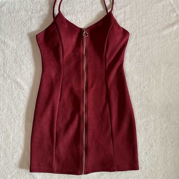 Iris Burgundy mini bodycon dress with zipper detail. Built in bra. Suede feel - Picture 1 of 4
